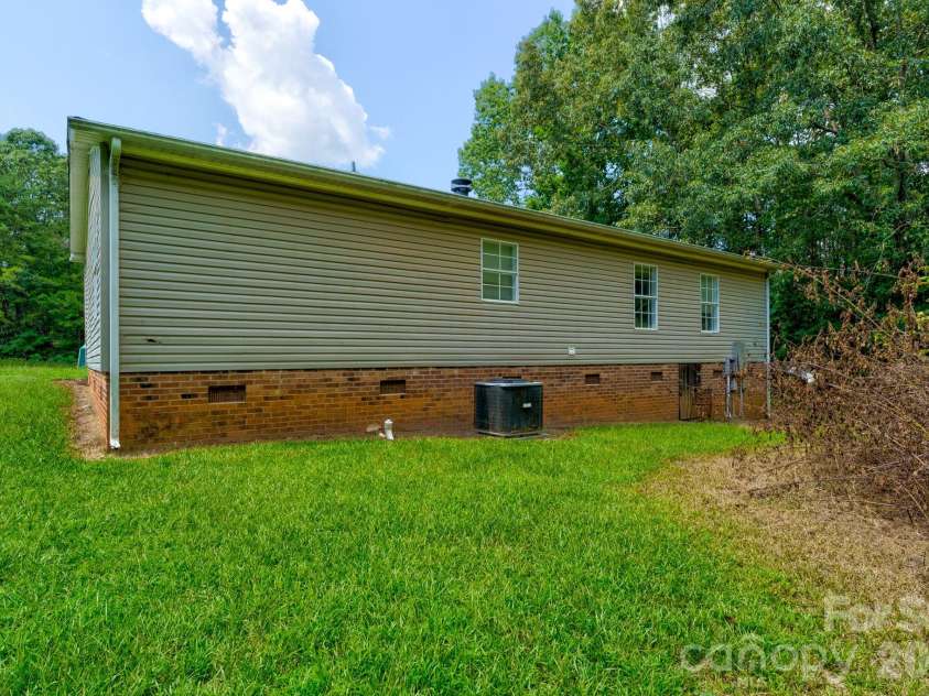 1233 Forest Ridge Drive, Bessemer City, NC 28016.  MLS# CAR4428498, YatesRealty ID 57122. 