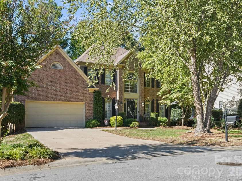 16131 Cranleigh Drive, Huntersville, NC 28078.  MLS# CAR4434054, YatesRealty ID 57124. 