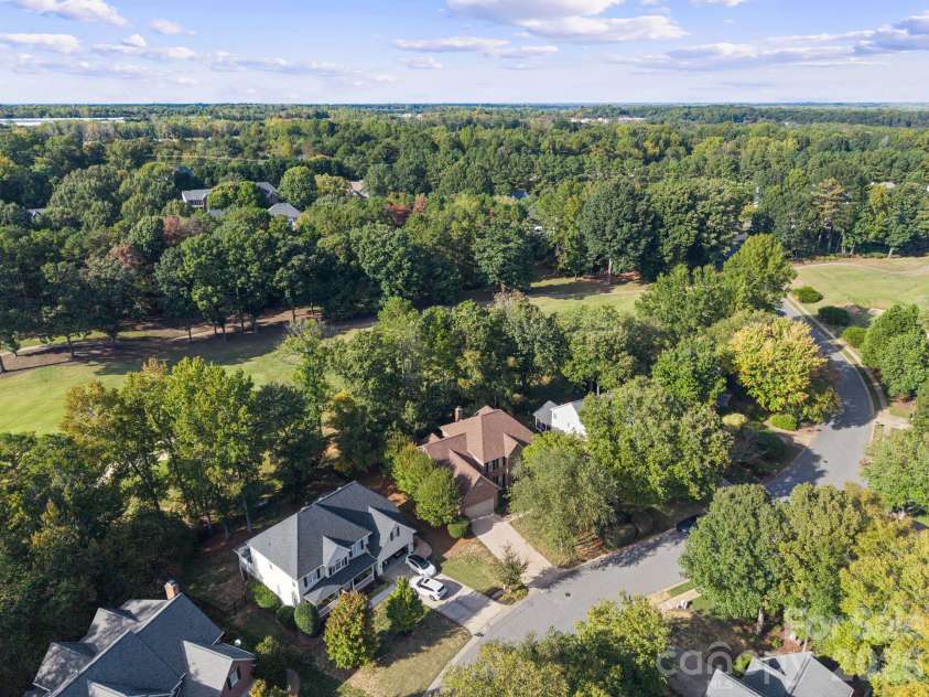 16131 Cranleigh Drive, Huntersville, NC 28078.  MLS# CAR4434054, YatesRealty ID 57124. 