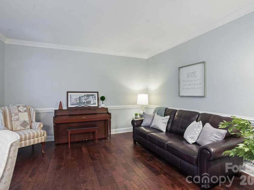 16131 Cranleigh Drive, Huntersville, NC 28078.  MLS# CAR4434054, YatesRealty ID 57124. 