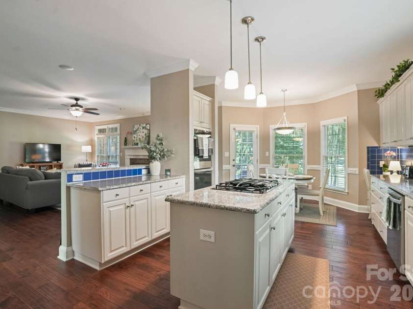16131 Cranleigh Drive, Huntersville, NC 28078.  MLS# CAR4434054, YatesRealty ID 57124. 