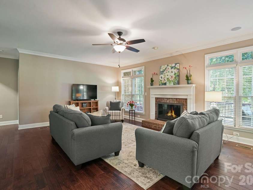16131 Cranleigh Drive, Huntersville, NC 28078.  MLS# CAR4434054, YatesRealty ID 57124. 