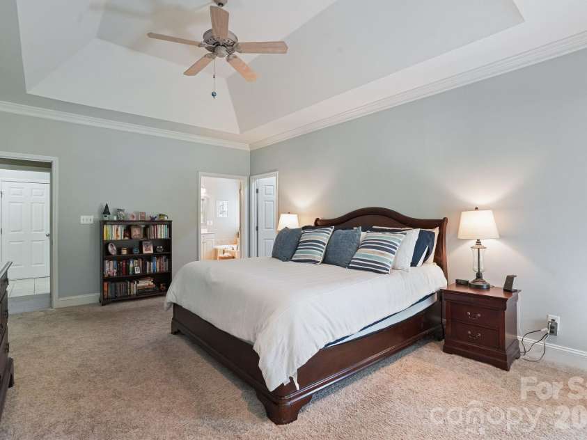 16131 Cranleigh Drive, Huntersville, NC 28078.  MLS# CAR4434054, YatesRealty ID 57124. 