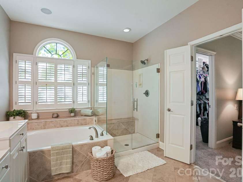 16131 Cranleigh Drive, Huntersville, NC 28078.  MLS# CAR4434054, YatesRealty ID 57124. 