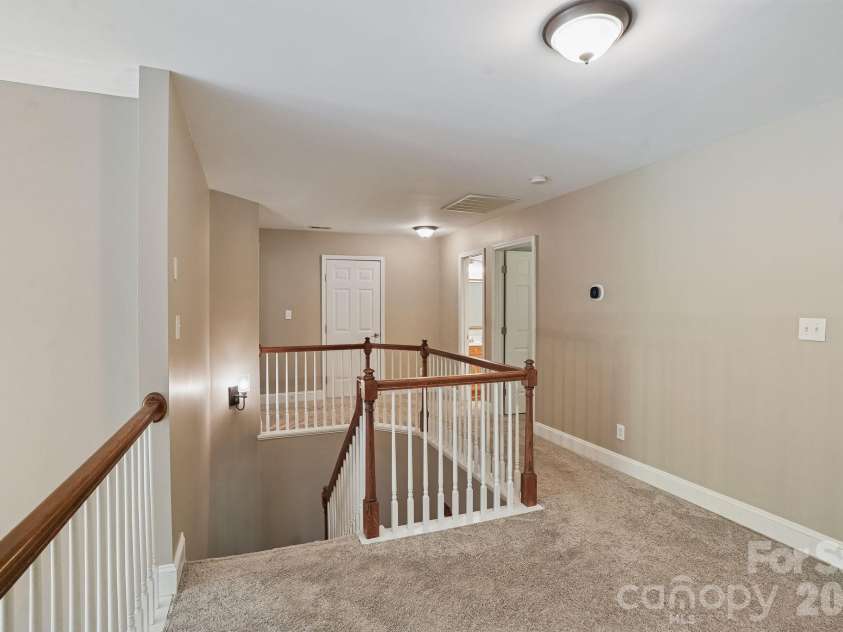 16131 Cranleigh Drive, Huntersville, NC 28078.  MLS# CAR4434054, YatesRealty ID 57124. 