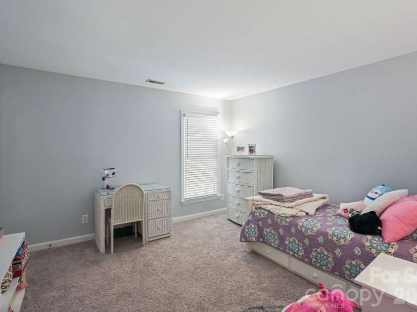 16131 Cranleigh Drive, Huntersville, NC 28078.  MLS# CAR4434054, YatesRealty ID 57124. 