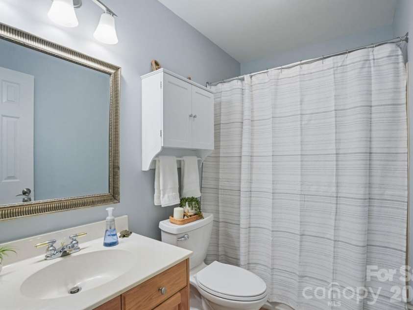 16131 Cranleigh Drive, Huntersville, NC 28078.  MLS# CAR4434054, YatesRealty ID 57124. 