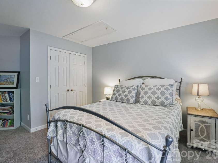 16131 Cranleigh Drive, Huntersville, NC 28078.  MLS# CAR4434054, YatesRealty ID 57124. 