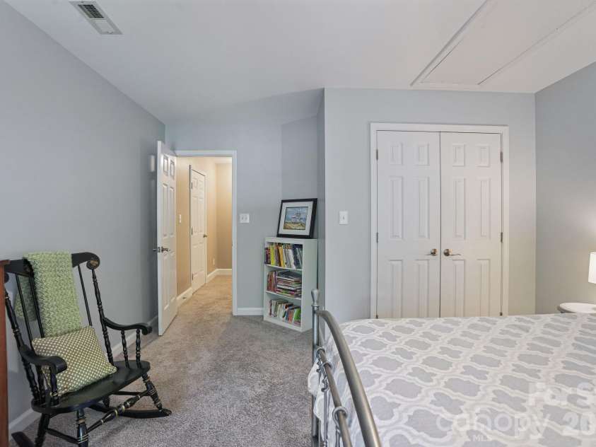 16131 Cranleigh Drive, Huntersville, NC 28078.  MLS# CAR4434054, YatesRealty ID 57124. 