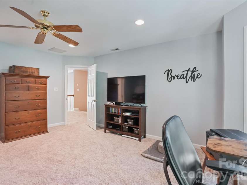16131 Cranleigh Drive, Huntersville, NC 28078.  MLS# CAR4434054, YatesRealty ID 57124. 