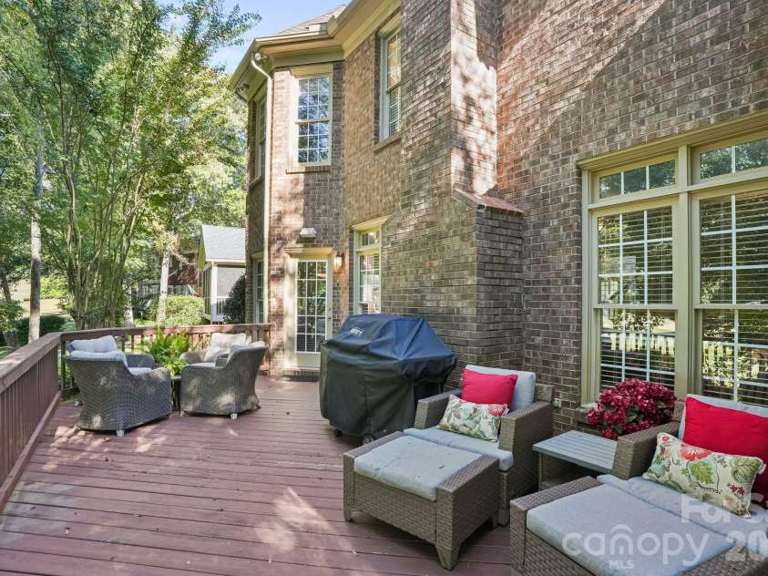 16131 Cranleigh Drive, Huntersville, NC 28078.  MLS# CAR4434054, YatesRealty ID 57124. 