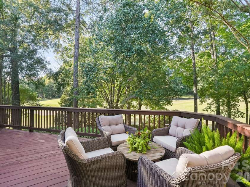 16131 Cranleigh Drive, Huntersville, NC 28078.  MLS# CAR4434054, YatesRealty ID 57124. 