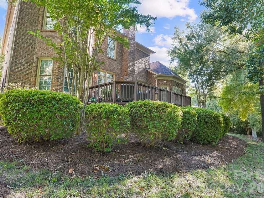 16131 Cranleigh Drive, Huntersville, NC 28078.  MLS# CAR4434054, YatesRealty ID 57124. 