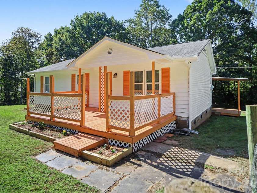 1369 C E Stewart Road, Clover, SC 29710.  MLS# CAR4434467, YatesRealty ID 57126. 