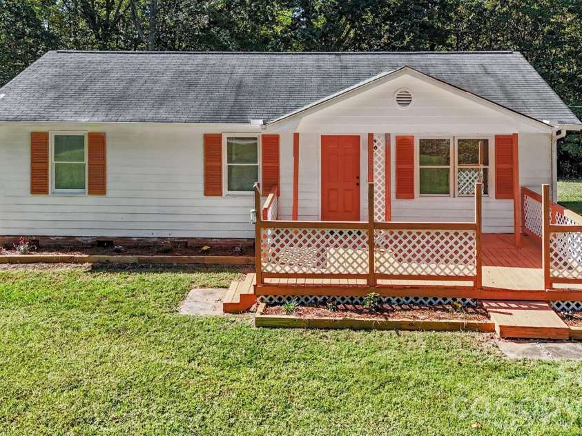 1369 C E Stewart Road, Clover, SC 29710.  MLS# CAR4434467, YatesRealty ID 57126. 
