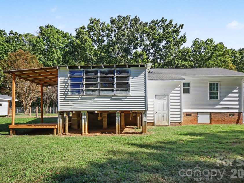 1369 C E Stewart Road, Clover, SC 29710.  MLS# CAR4434467, YatesRealty ID 57126. 