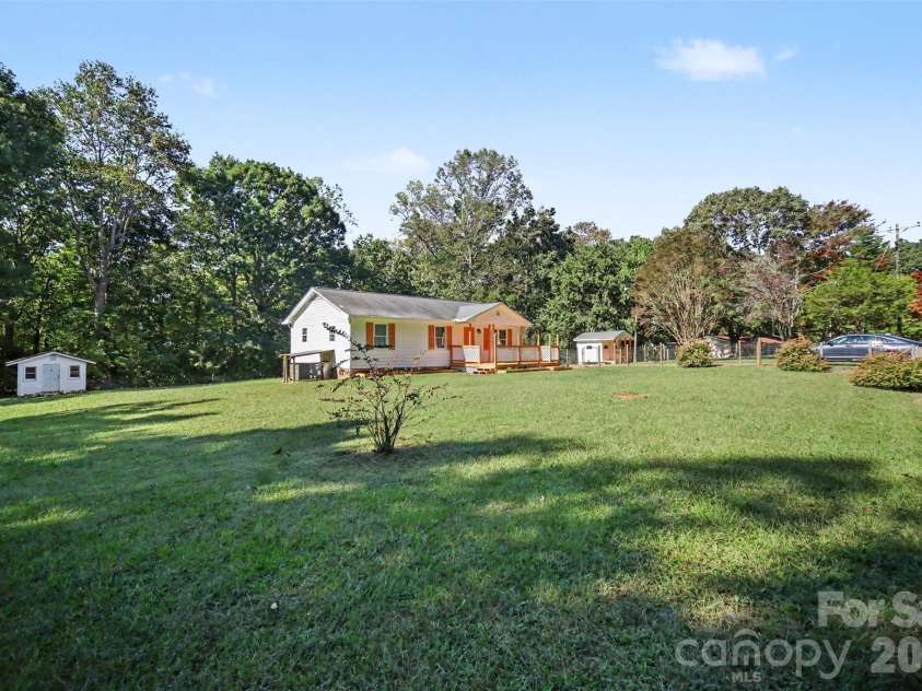 1369 C E Stewart Road, Clover, SC 29710.  MLS# CAR4434467, YatesRealty ID 57126. 