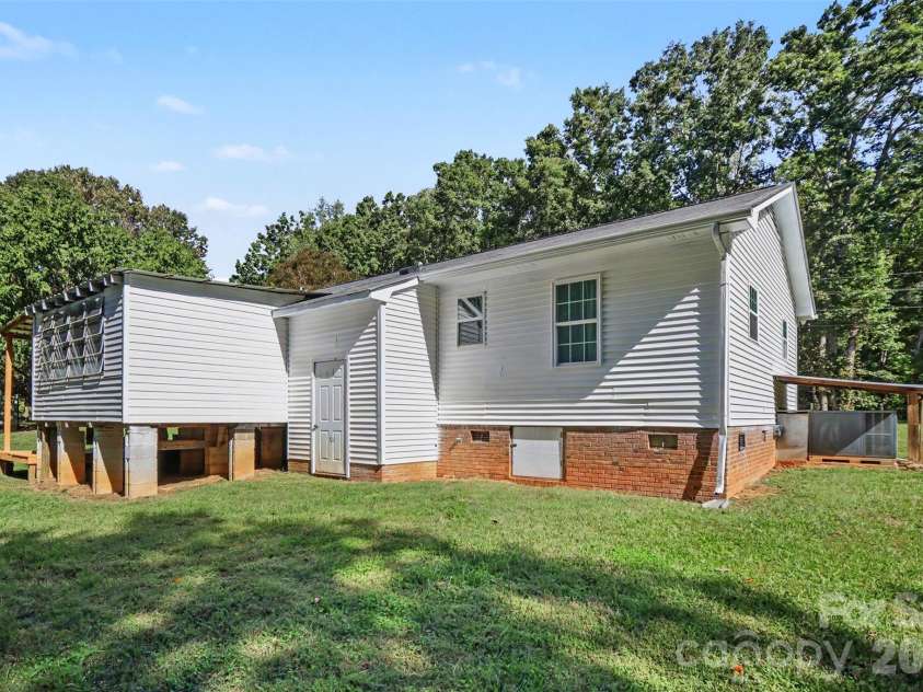 1369 C E Stewart Road, Clover, SC 29710.  MLS# CAR4434467, YatesRealty ID 57126. 