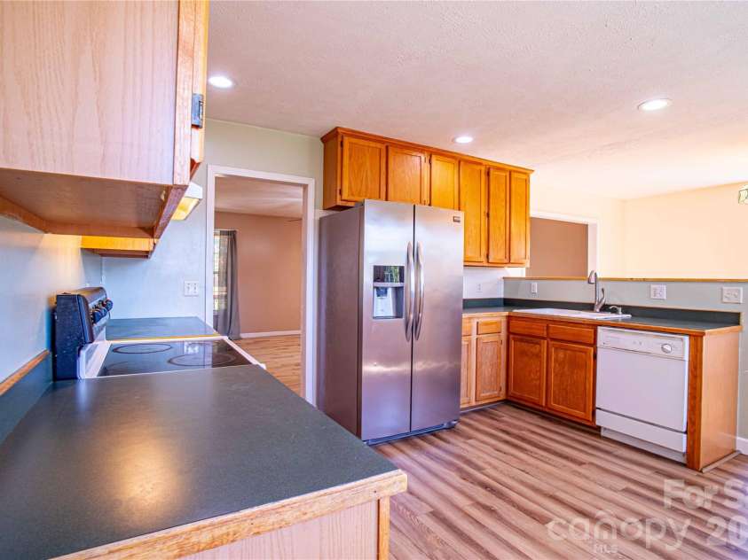 3 Edna Oaks Road, Hendersonville, NC 28792.  MLS# CAR4434555, YatesRealty ID 57129. 
