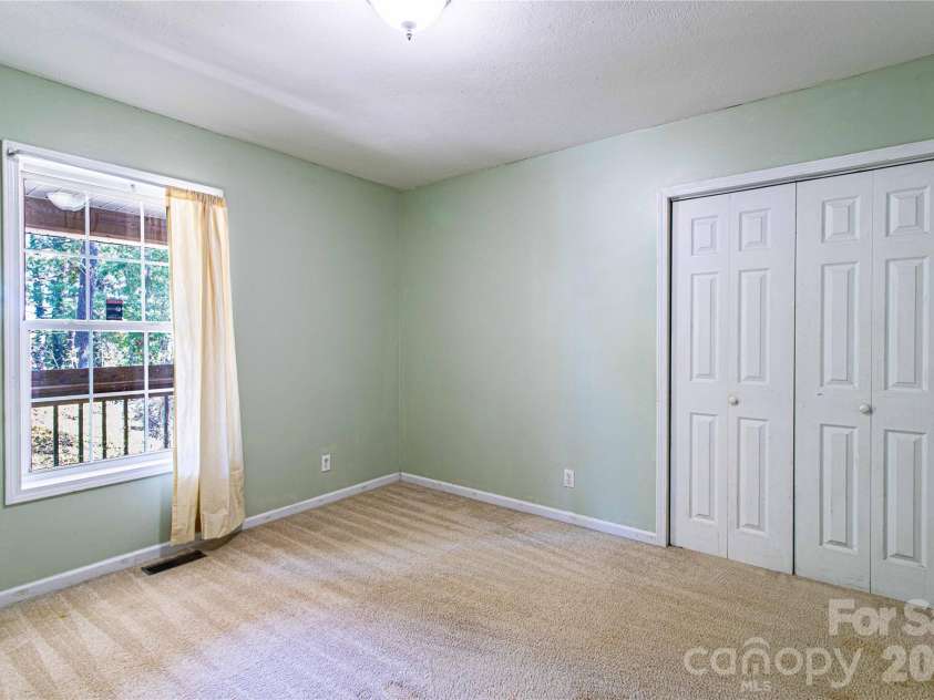 3 Edna Oaks Road, Hendersonville, NC 28792.  MLS# CAR4434555, YatesRealty ID 57129. 