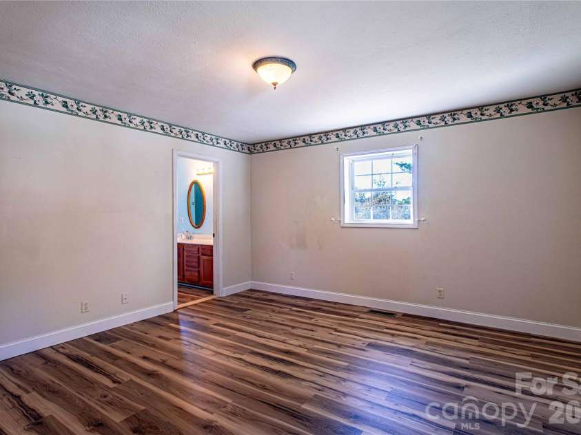 3 Edna Oaks Road, Hendersonville, NC 28792.  MLS# CAR4434555, YatesRealty ID 57129. 