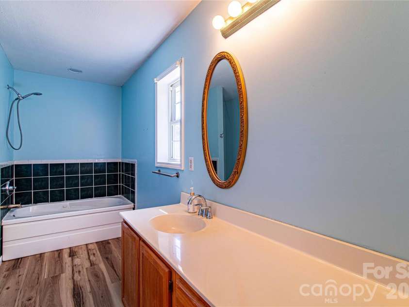 3 Edna Oaks Road, Hendersonville, NC 28792.  MLS# CAR4434555, YatesRealty ID 57129. 