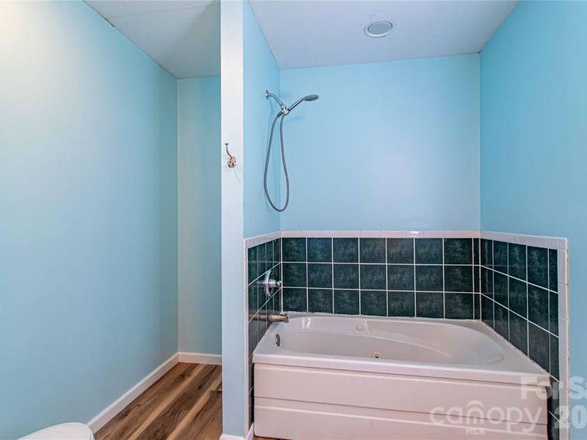 3 Edna Oaks Road, Hendersonville, NC 28792.  MLS# CAR4434555, YatesRealty ID 57129. 