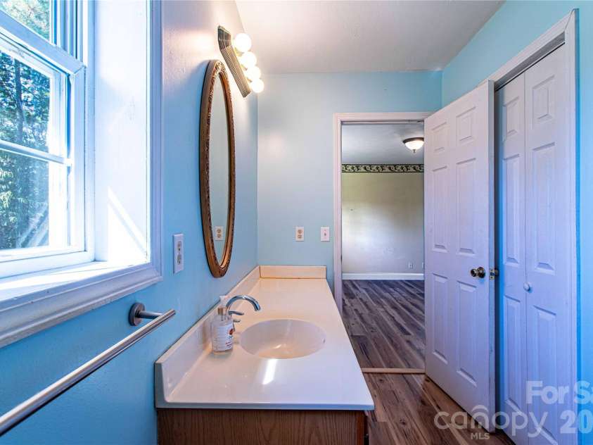 3 Edna Oaks Road, Hendersonville, NC 28792.  MLS# CAR4434555, YatesRealty ID 57129. 
