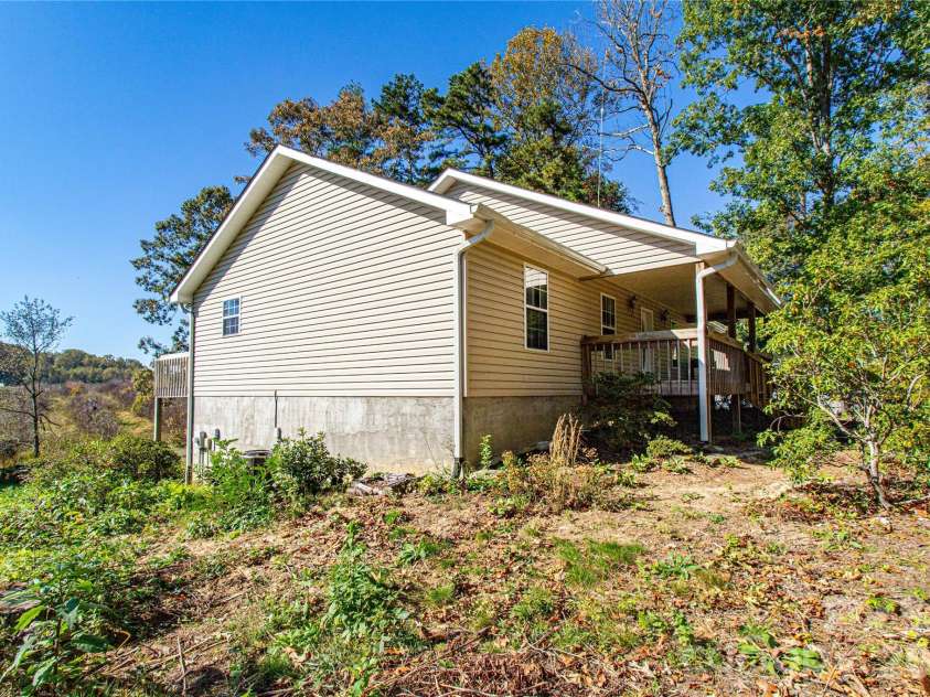 3 Edna Oaks Road, Hendersonville, NC 28792.  MLS# CAR4434555, YatesRealty ID 57129. 