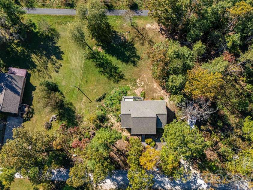 3 Edna Oaks Road, Hendersonville, NC 28792.  MLS# CAR4434555, YatesRealty ID 57129. 