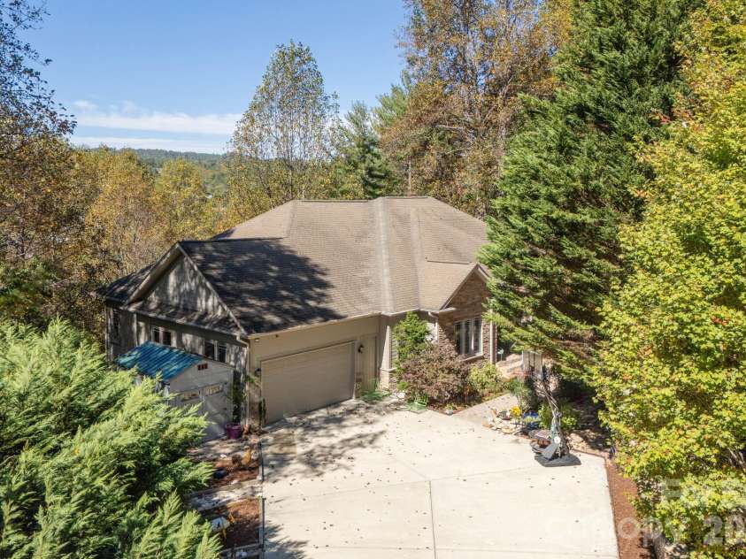 111 Cub Run, Flat Rock, NC 28739.  MLS# CAR4433352, YatesRealty ID 57131. 