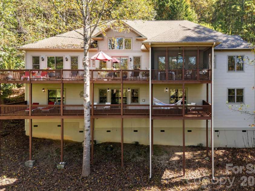 111 Cub Run, Flat Rock, NC 28739.  MLS# CAR4433352, YatesRealty ID 57131. 