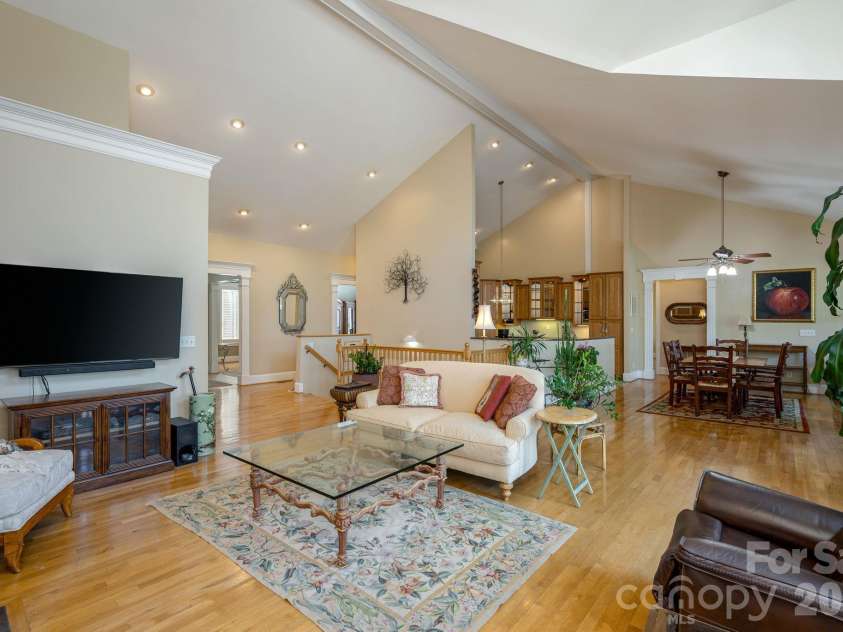 111 Cub Run, Flat Rock, NC 28739.  MLS# CAR4433352, YatesRealty ID 57131. 