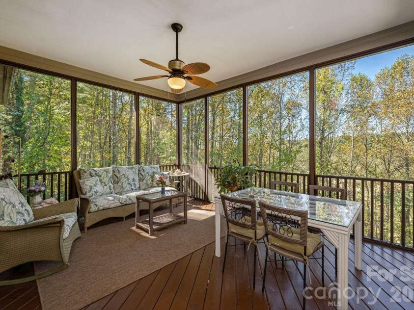 111 Cub Run, Flat Rock, NC 28739.  MLS# CAR4433352, YatesRealty ID 57131. 