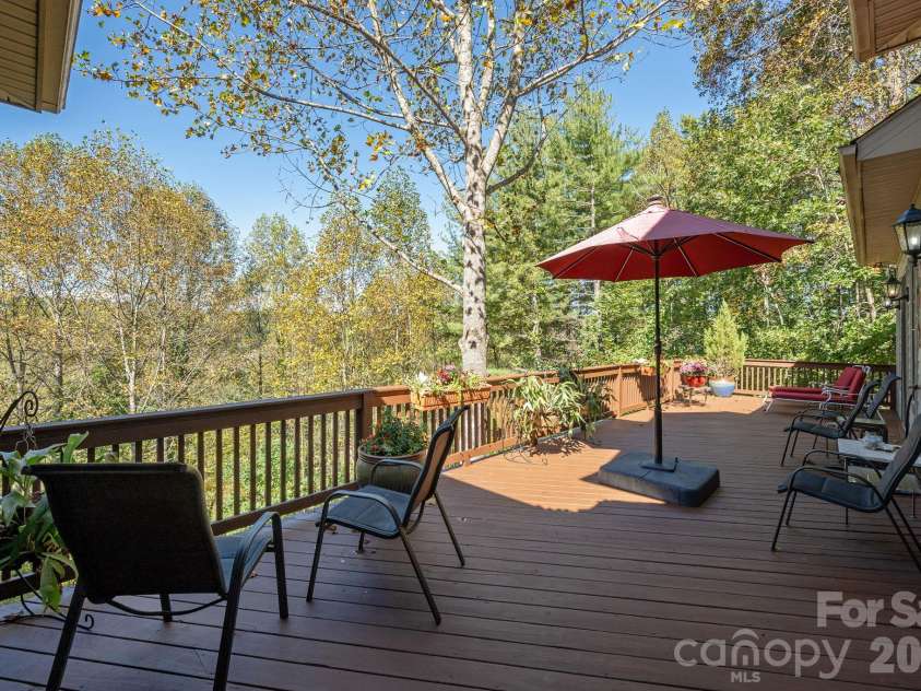 111 Cub Run, Flat Rock, NC 28739.  MLS# CAR4433352, YatesRealty ID 57131. 