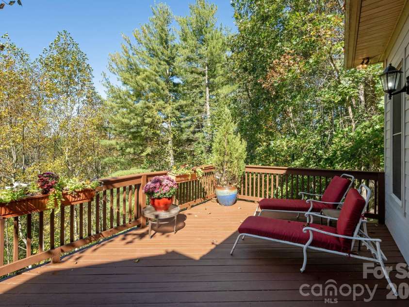 111 Cub Run, Flat Rock, NC 28739.  MLS# CAR4433352, YatesRealty ID 57131. 