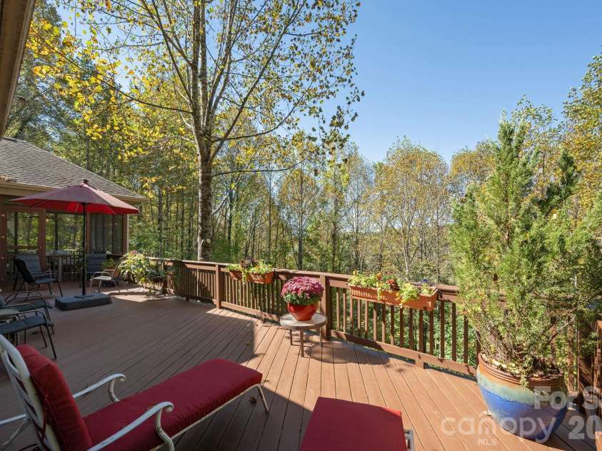 111 Cub Run, Flat Rock, NC 28739.  MLS# CAR4433352, YatesRealty ID 57131. 