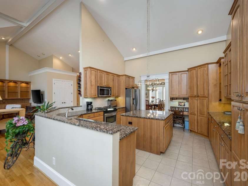 111 Cub Run, Flat Rock, NC 28739.  MLS# CAR4433352, YatesRealty ID 57131. 