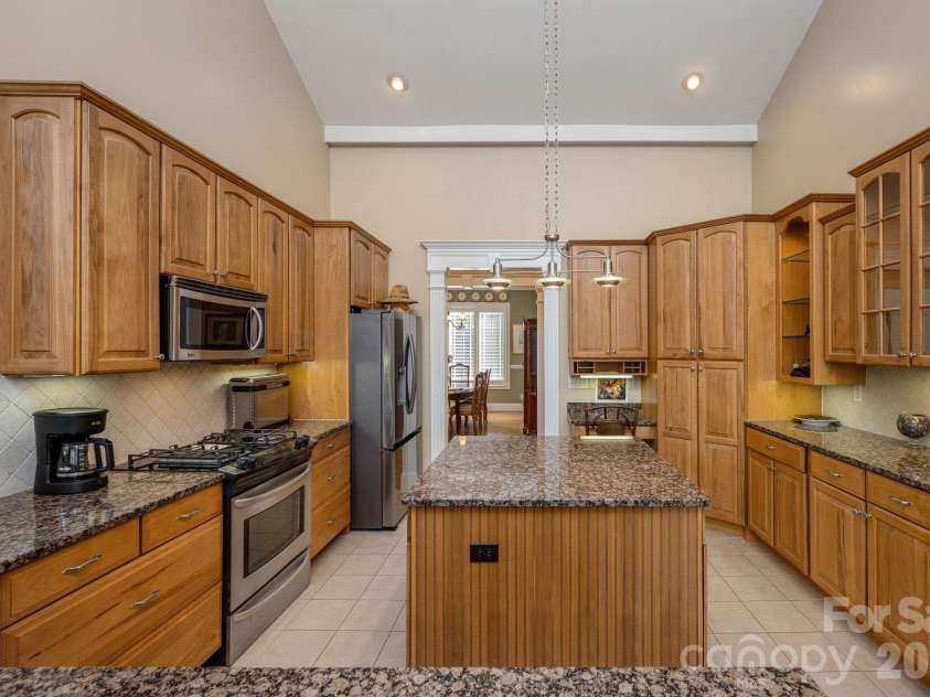 111 Cub Run, Flat Rock, NC 28739.  MLS# CAR4433352, YatesRealty ID 57131. 