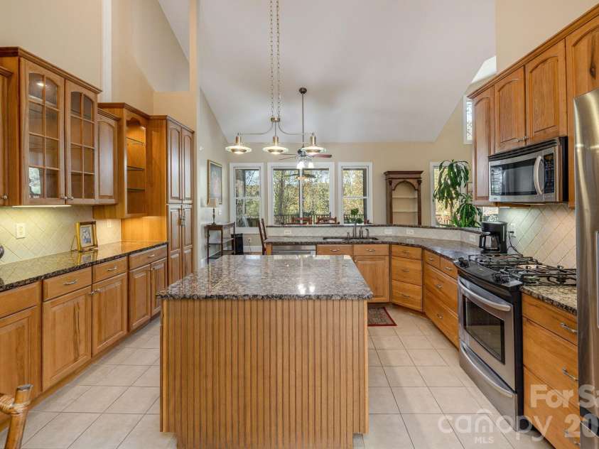 111 Cub Run, Flat Rock, NC 28739.  MLS# CAR4433352, YatesRealty ID 57131. 
