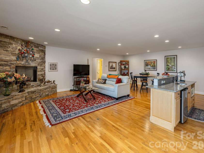 111 Cub Run, Flat Rock, NC 28739.  MLS# CAR4433352, YatesRealty ID 57131. 