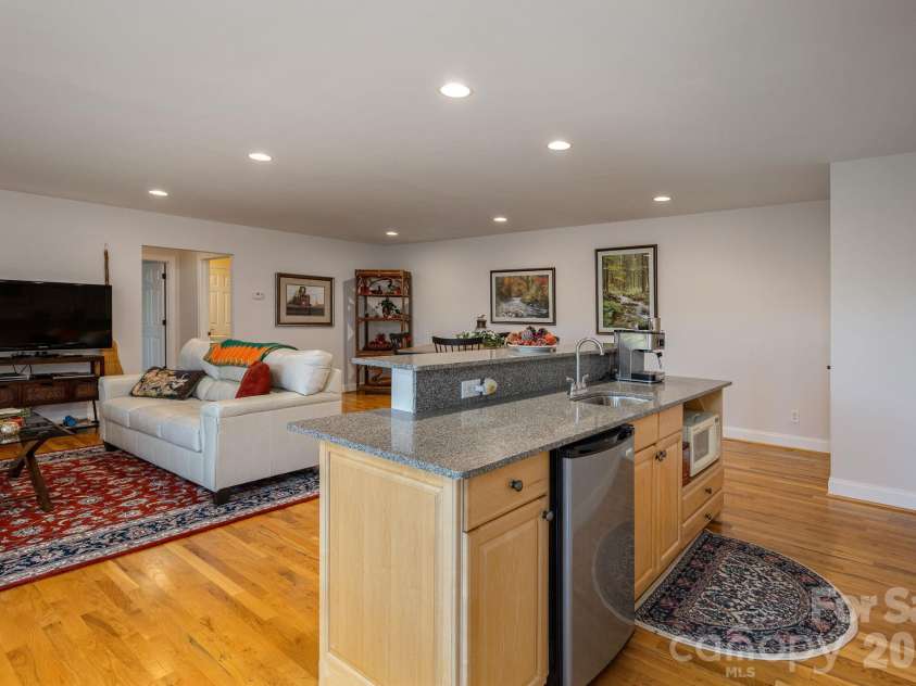 111 Cub Run, Flat Rock, NC 28739.  MLS# CAR4433352, YatesRealty ID 57131. 