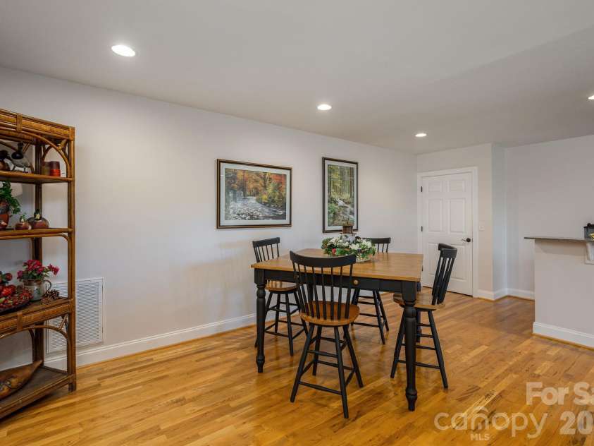 111 Cub Run, Flat Rock, NC 28739.  MLS# CAR4433352, YatesRealty ID 57131. 