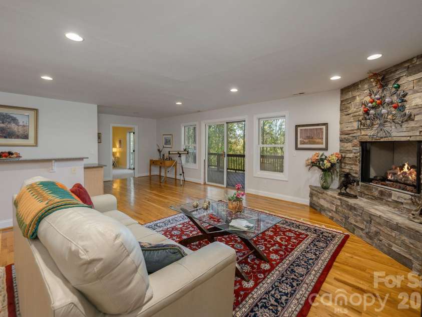 111 Cub Run, Flat Rock, NC 28739.  MLS# CAR4433352, YatesRealty ID 57131. 