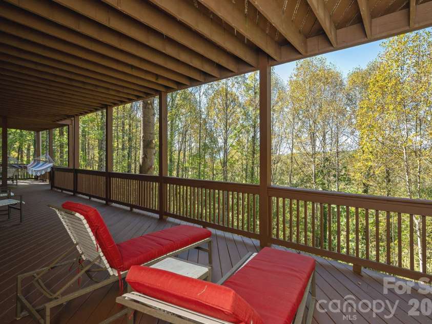 111 Cub Run, Flat Rock, NC 28739.  MLS# CAR4433352, YatesRealty ID 57131. 