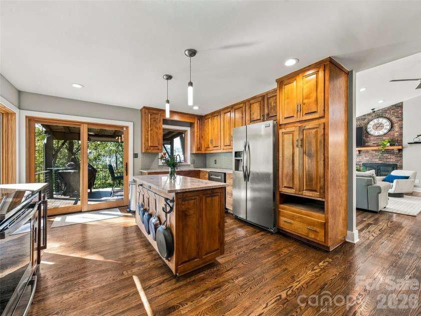 21 Peach Knob Drive, Asheville, NC 28804.  MLS# CAR4435411, YatesRealty ID 57132. Spacious and well designed