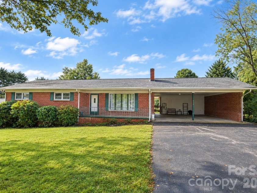 7320 Old Laurel Road, Hickory, NC 28168.  MLS# CAR4429570, YatesRealty ID 57134. 