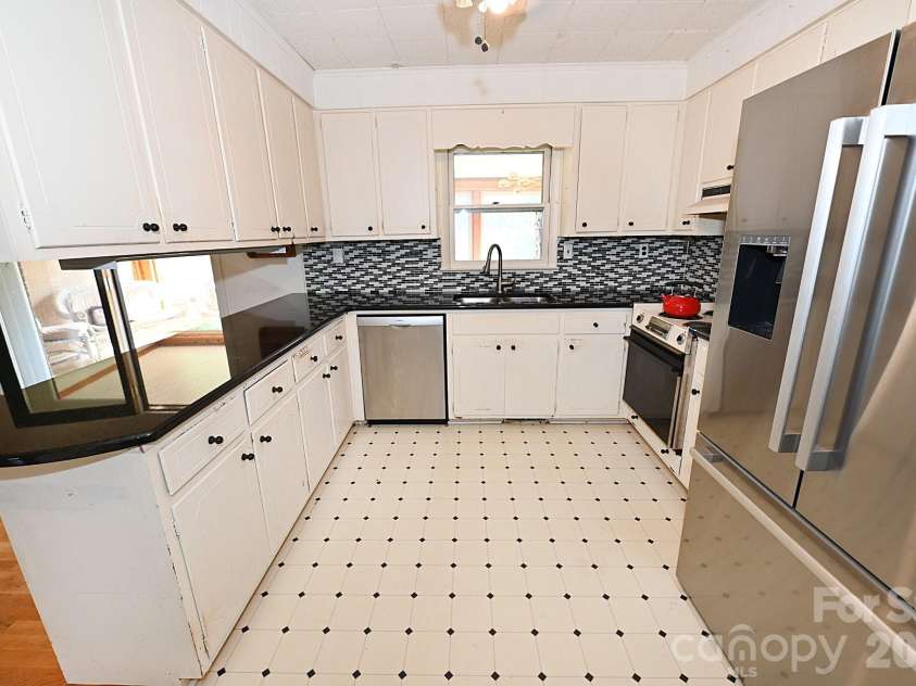 7320 Old Laurel Road, Hickory, NC 28168.  MLS# CAR4429570, YatesRealty ID 57134. 
