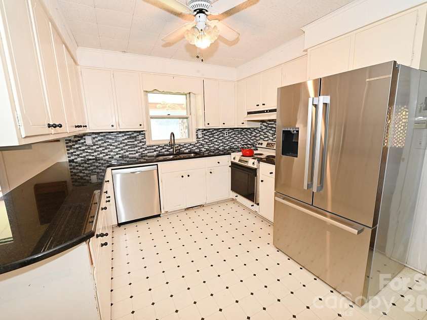 7320 Old Laurel Road, Hickory, NC 28168.  MLS# CAR4429570, YatesRealty ID 57134. 