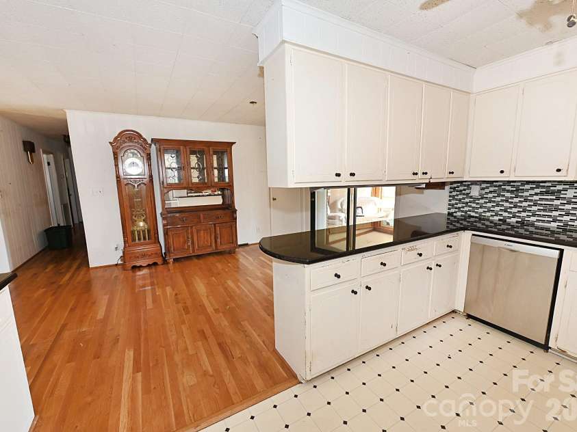 7320 Old Laurel Road, Hickory, NC 28168.  MLS# CAR4429570, YatesRealty ID 57134. 